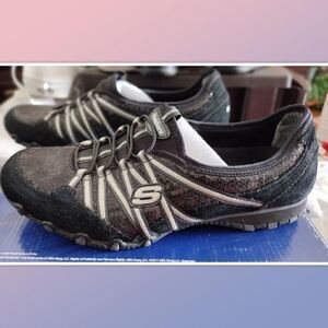 NWOT Skechers Sequin Leather Textile Comfort Sneakers Size 10